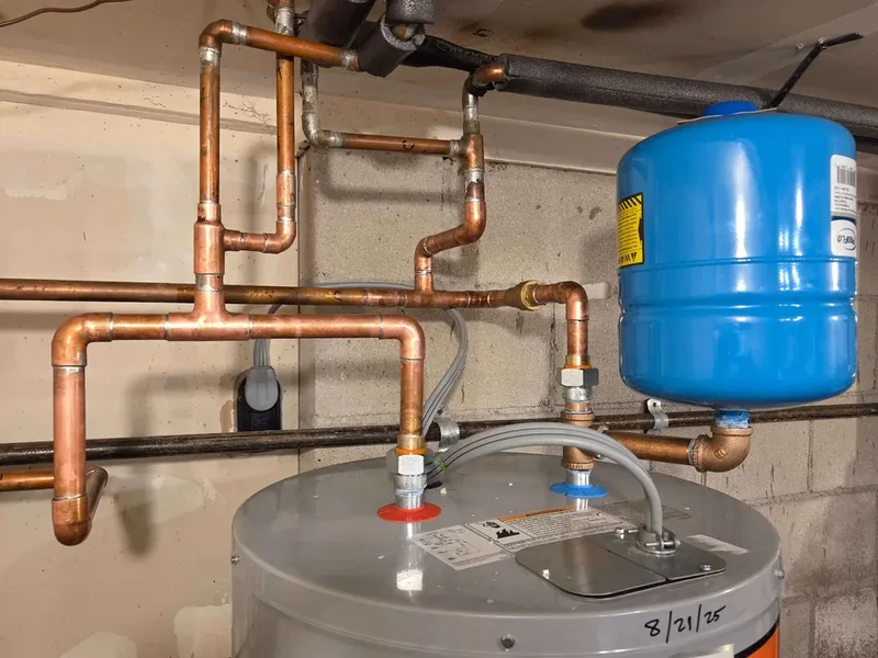 Fuga vs. condensación en su calentador: cómo distinguirlas | Water Heater Leak Repair Masters